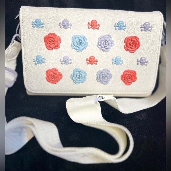 ☠️💜BETSEY JOHNSON XOSYBIL
ROSE & SKULL CROSSBODY BAG💜☠️NWT - Picture 12 of 15